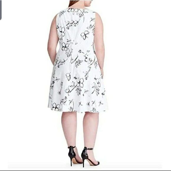 CHAPS Women's Floral Fit & Flare V-Neck Stretch Dress (Size 14W) NWT MSRP $120 - Picture 2 of 2